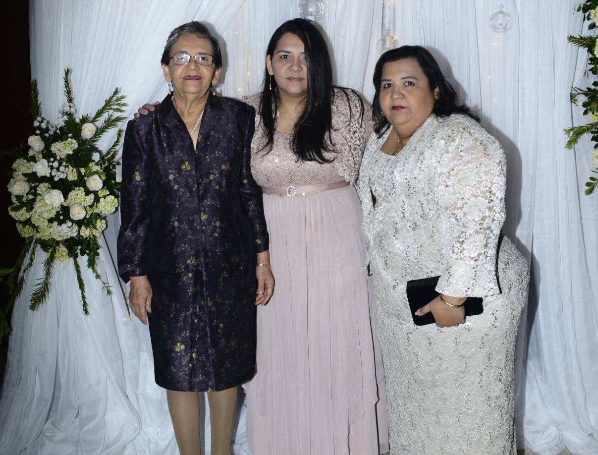 Lilian Paz, Ana Milla y Cinthia Milla. 