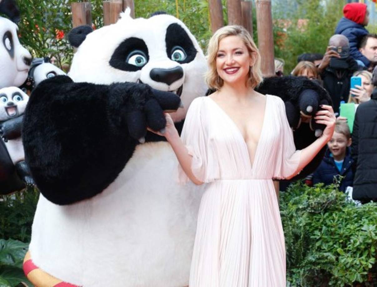 Kate Hudson quien es la encargada de darle voz a la osa panda Mei Mei se robó todas las miradas.