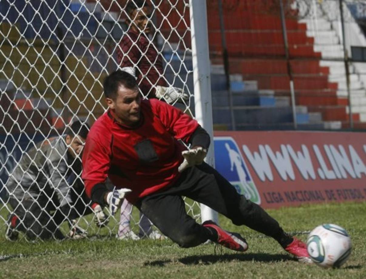 Kerpo de León: El portero uruguayo fue otro de los que llegó como jugador y se ha quedado a vivir en Honduras. Estuvo en clubes como Motagua, Municipal Valencia, Hispano, Platense, Vida. Hoy tiene su propio restaurante.