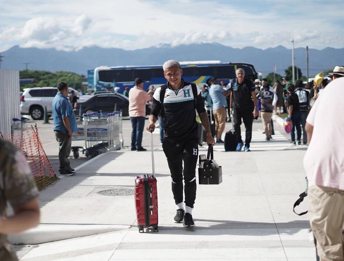 La delegación de la Bicolor puso rumbo a territorio mexicano en un vuelo directo a Toluca, ciudad que eligió México para el partido de vuelta.