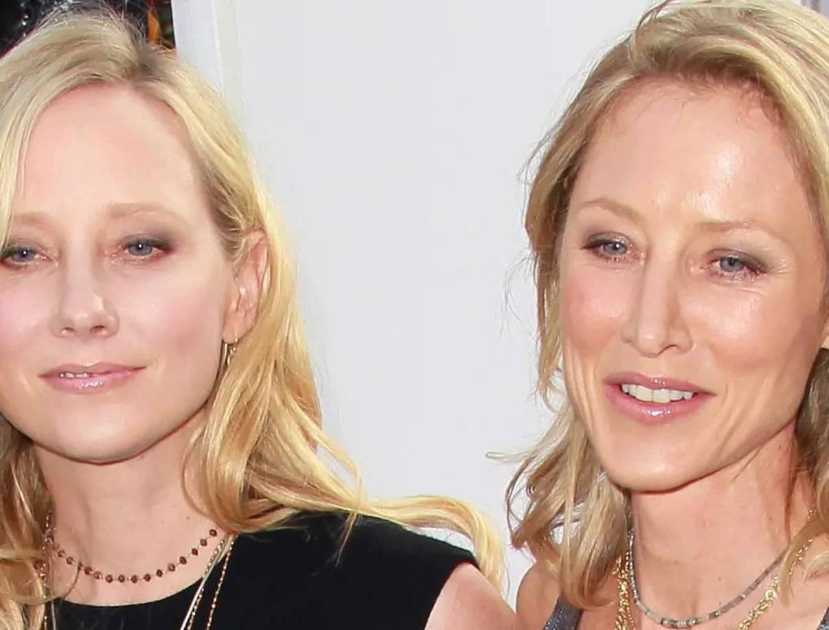 La otra hermana de Heche, Abigail, es una diseñadora de joyas que vive en Illinois. La actriz reconstruyó la relación con su hermana después de años de distanciamiento de 20 años.