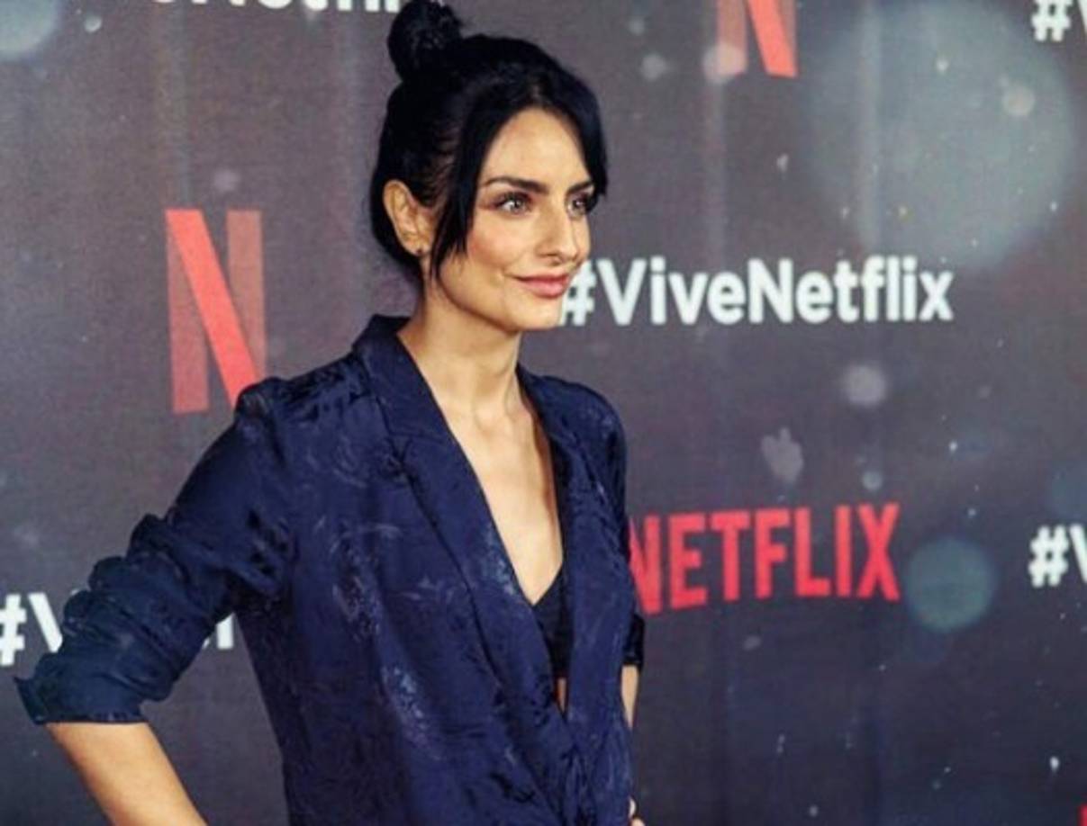 La actriz Aislinn Derbez ha mostrado su pancita de embarazo.