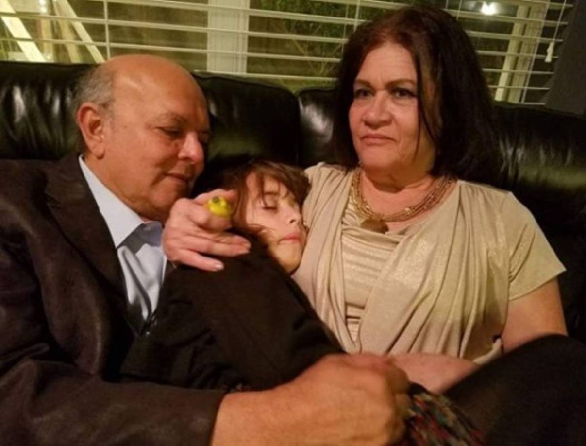 Los padres de Mónica se han hecho cargo de Maya quien ya tiene nueve años de edad.