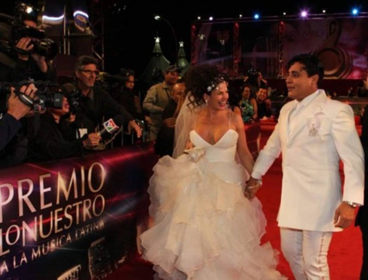 El exnovio de la explosiva cubana se ha declarado públicamente homosexual. Pero eso no es todo.