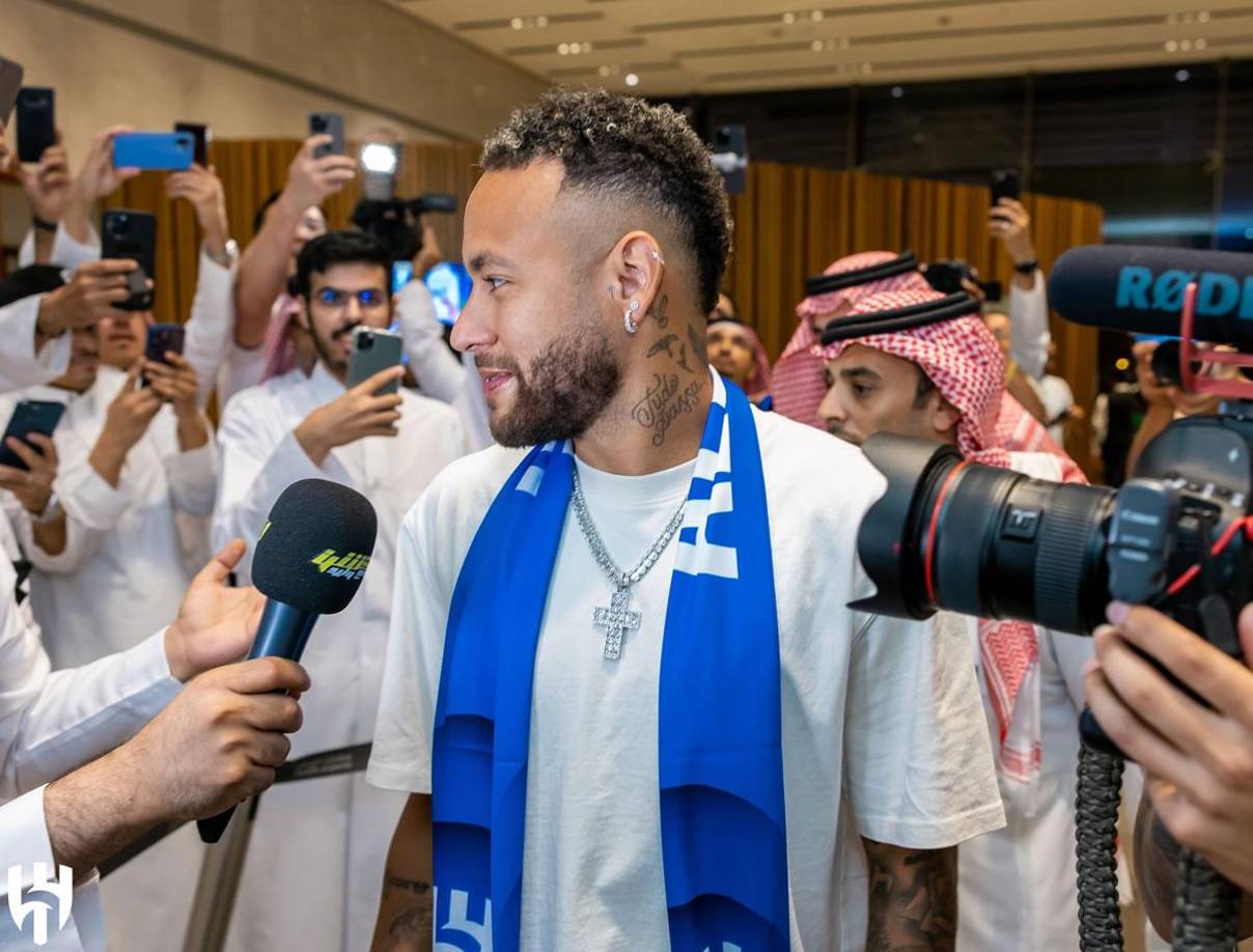 “Celebraremos una gran fiesta a la altura del bailarín de samba”, dijo un empleado del Al-Hilal que pidió anonimato, al no estar autorizado a hablar con prensa, sobre la presentación de Neymar.