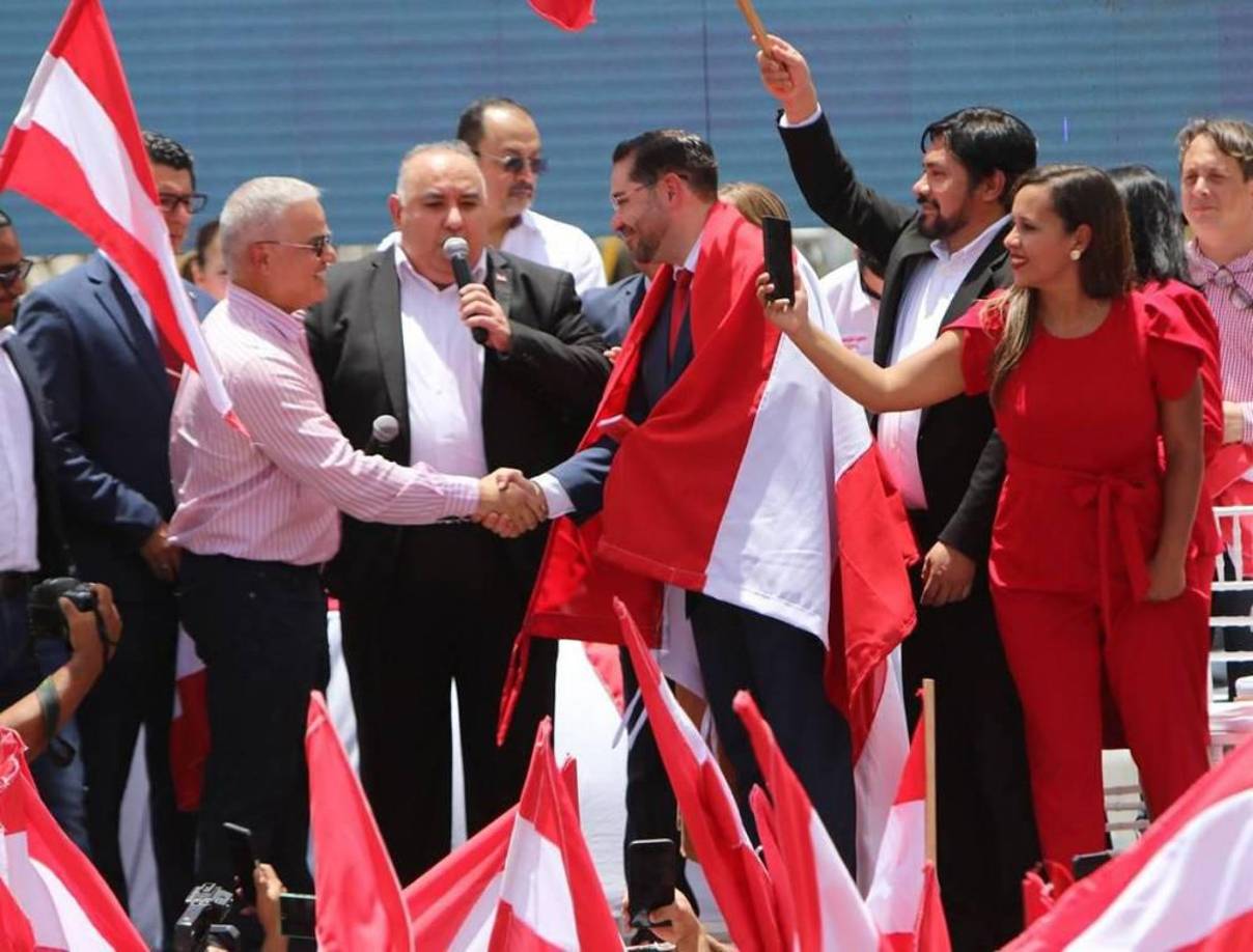 “Comunidad internacional, que pena que tengan que saber que el canciller de este gobierno, no solo es aliado de la narcodictadura venezolana, sino que también se hace el ‘de a peso’ con sus deudas”, concluyó.