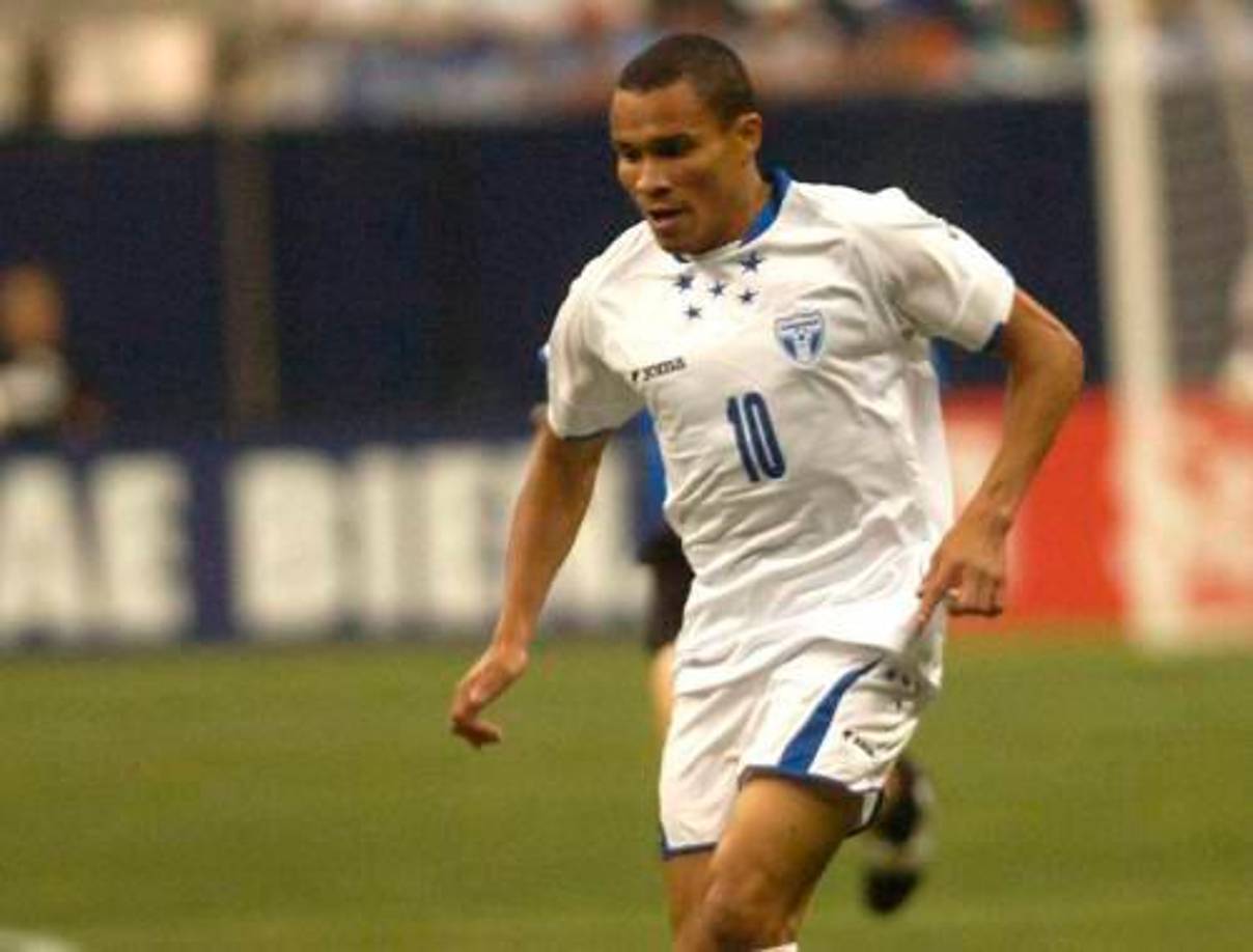 El ex seleccionado nacional hondureño, Rambo de León, se retiró a los 44 años de edad siendo parte del Atlético Júnior de la Liga de Ascenso. El jueves será una noche especial para despedir como se merece a un grande. Habrá muchas sorpresas en el estadio Nacional.