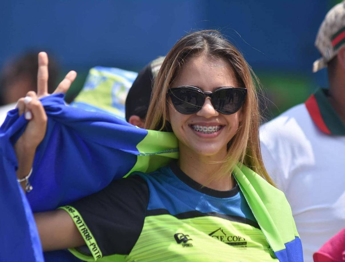 Mujer policía cautiva: Las bellas chicas de la final de ida Olancho-Olimpia