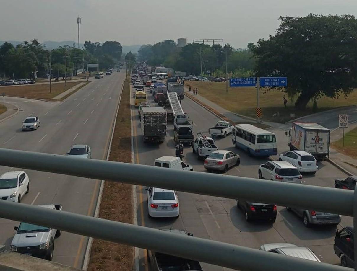 La toma de los maestros inició de las 6:00 am, pero se suspendió a eso de las 11:00 am.