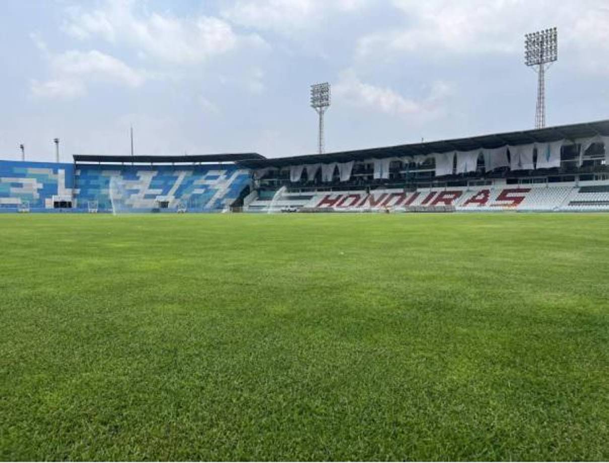 CONDEPOR también informó que la superficie de grama híbrida del Estadio Nacional “Chelato Uclés” en ningún momento ha estado o estará comprometida con motivo del concierto del artista internacional Luis Miguel, debido a que el escenario estará ubicado íntegramente sobre el sector de la pista olímpica que da la espalda a Sol Centro y no en el terreno de juego. Los demás elementos relacionados con el concierto se encuentran en la grama sintética ubicada detrás de las porterías, por lo que el terreno de juego no correrá peligro. 