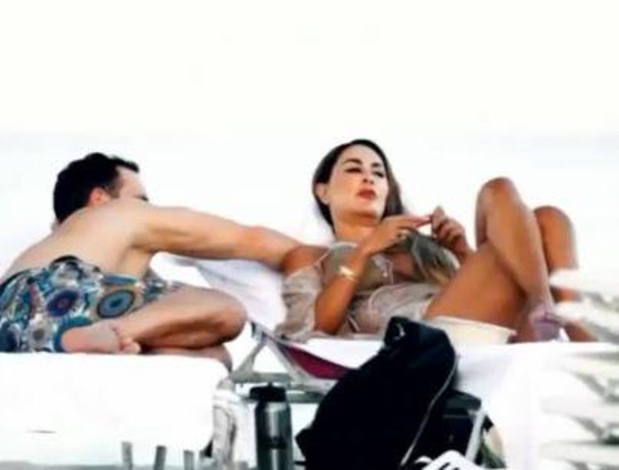 En las imágenes difundidas en la prensa se puede ver al ‘Bombón Asesino’ recostada en un camastro del hotel Double Tree by Hilton.