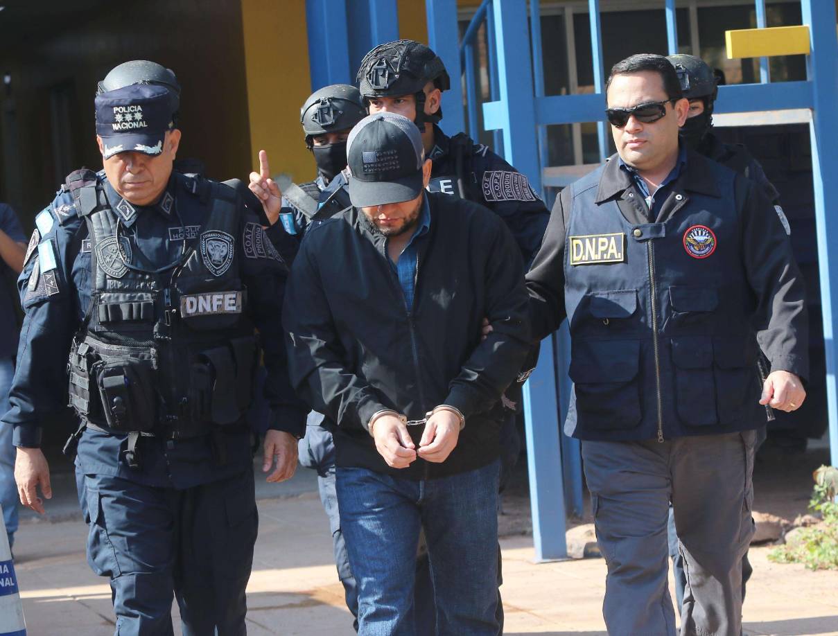 Son “dos delitos relacionados con narcotráfico y lavado de activos”, añadió. 