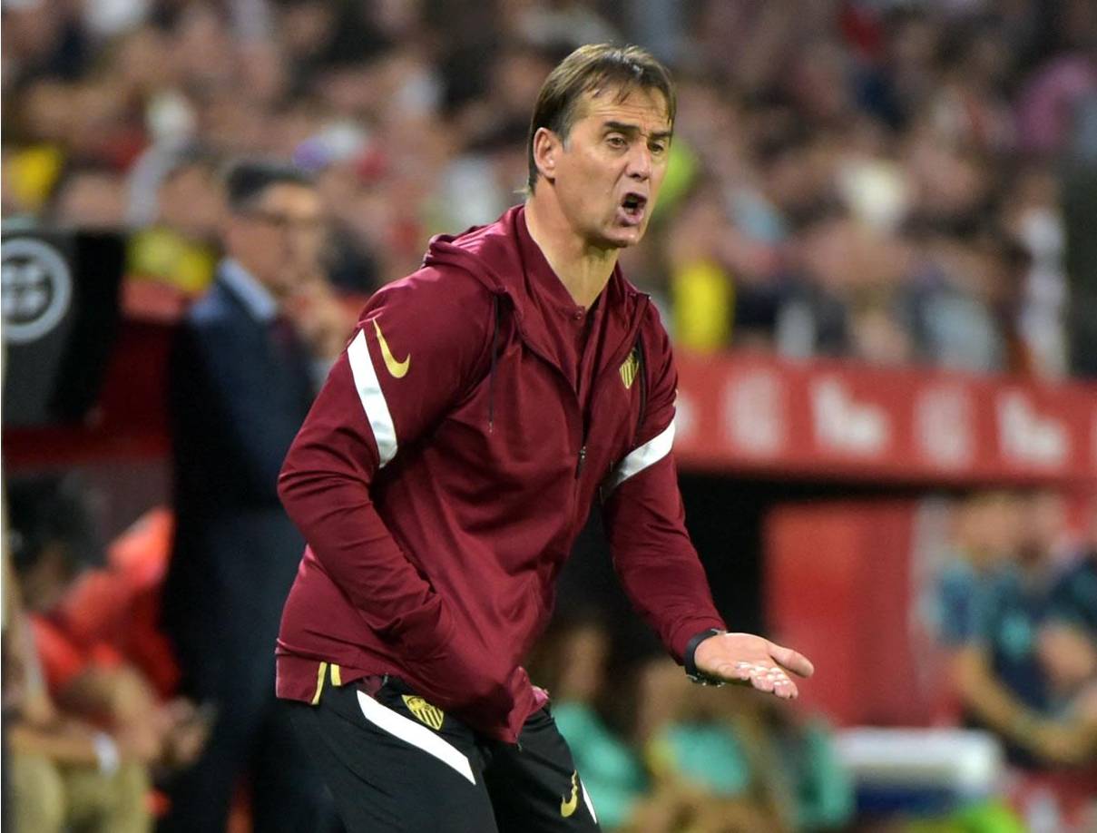 Julen Lopetegui quiere seguir en el Sevilla. “Esa respuesta ya la he dado en varias ruedas de prensa y no ha cambiado nada absolutamente. Los entrenadores estamos siempre expuestos incluso cuando las cosas van bien, forma parte del mundo futbolístico y en mi cabeza tampoco ha cambiado nada”, comentó en rueda de prensa cuando se le preguntó sobre si se siente con ganas de continuar la próxima temporada.