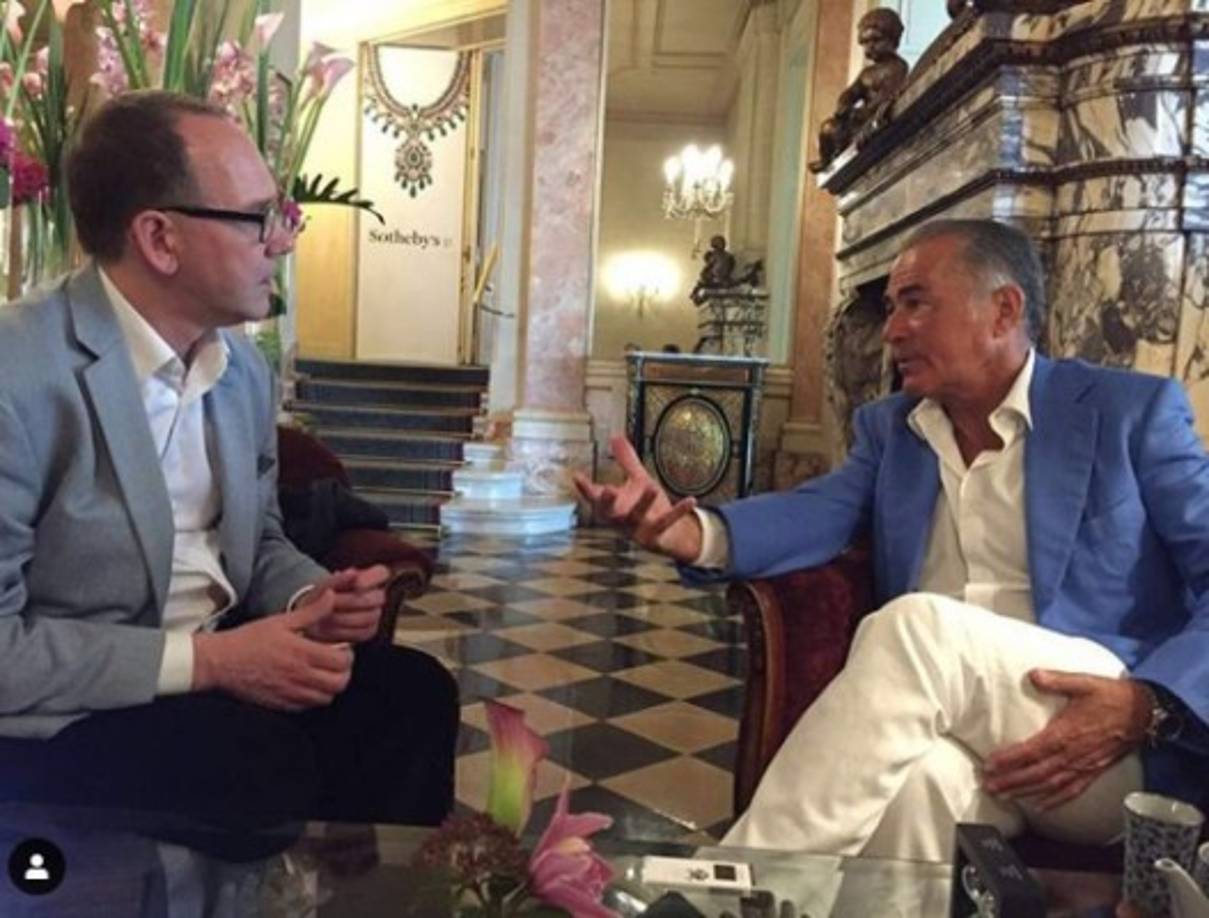 Según los medios locales, el magnate no fue a la universidad, trabajó como masajista en el hotel Hilton en Tel Aviv y comenzó su carrera como experto en piedras preciosas cuando tenía 20 años en África.