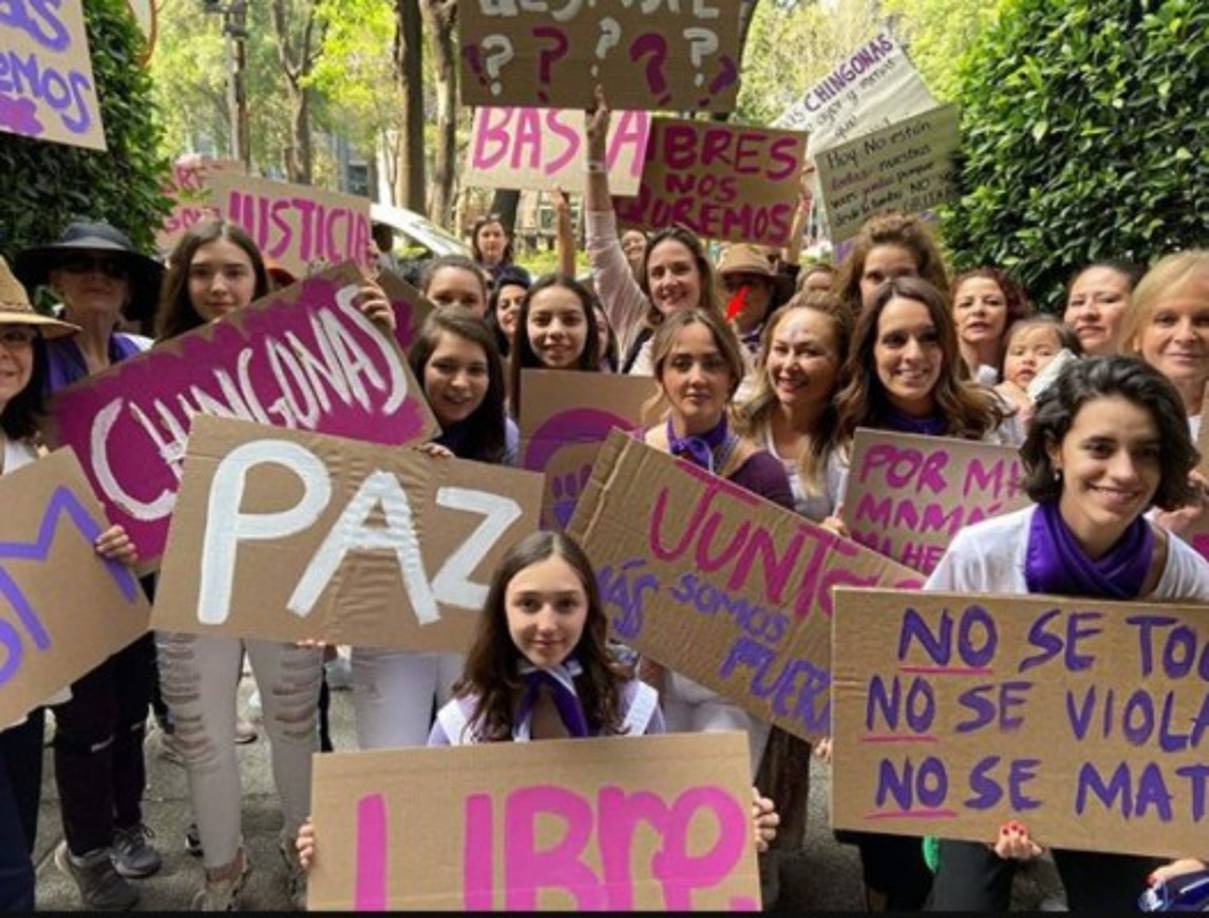 La presentadora Andrea Legarreta estuvo acompañada de sus hijas, Mia y Nina Rubín. 'Que sea una lucha de todos los días... Empecemos en casa, con amor y valores!', recordó la conductora en sus redes.