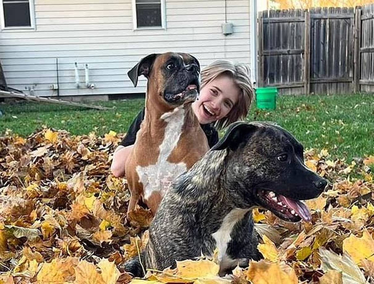 Según medios locales, Rupnow que se hacía llamar ‘Samantha’ llegó a la escuela el lunes por la mañana y, pocas horas después, abrió fuego en una sala de estudio, matando a dos personas e hiriendo a otras seis, antes de dispararse a sí misma.