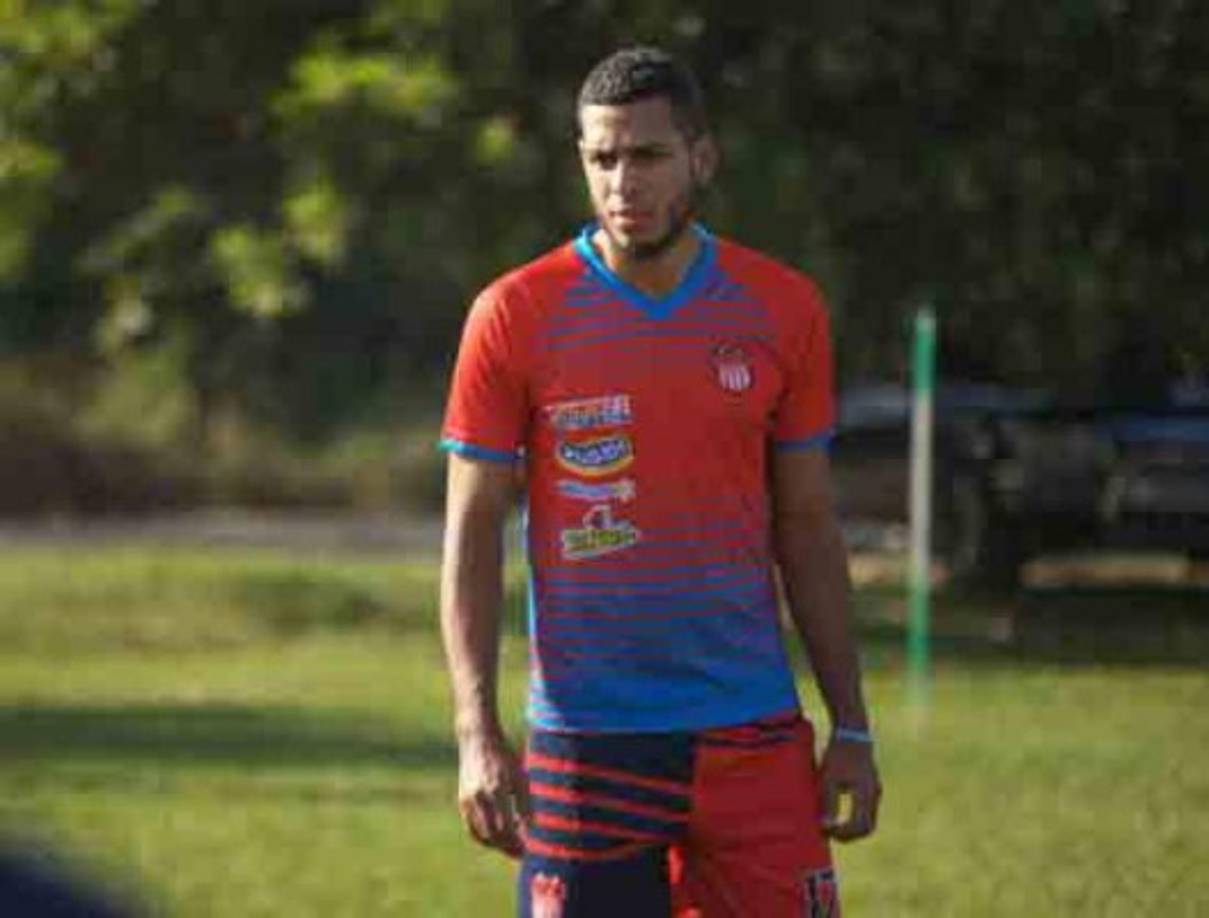 Eddie Hernández: Según Vistazo Deportivo, el ex delantero del Vida, Motagua entre otros, sería nuevo refuerzo del Olimpia para la próxima campaña.