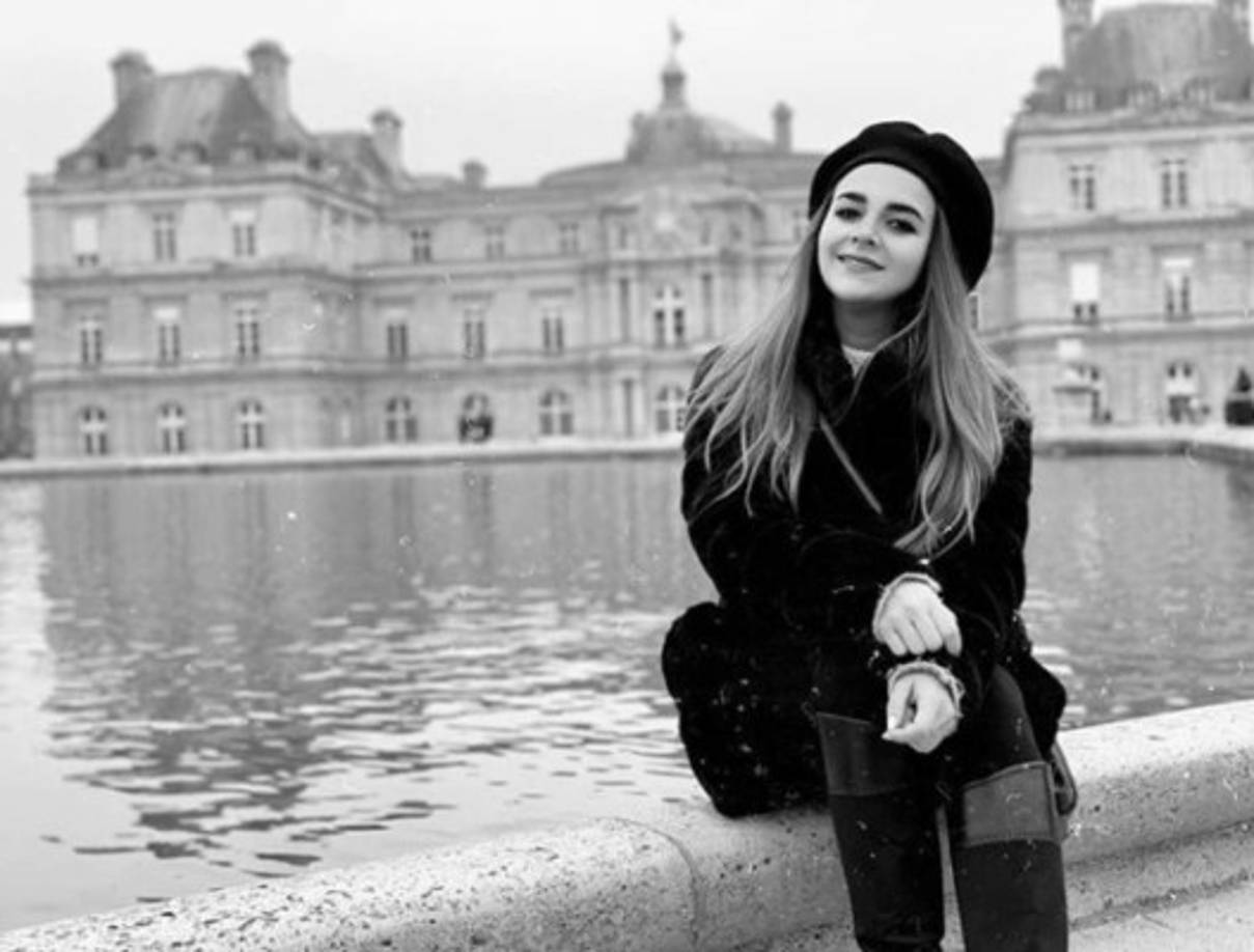 Hay quienes afirman que Vania es mucho más linda que Danna, pues tiene unos ojos y una cabellera de envidia.