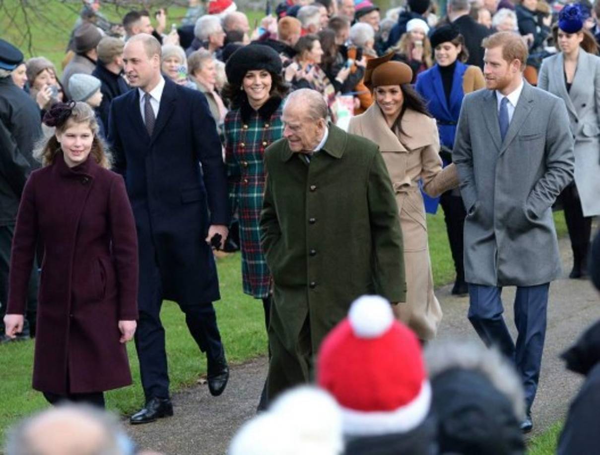 Harry reveló que en las navidades de la familia real 'siempre hay un elemento familiar y también está el elemento laboral' y agregó: 'juntos, nos lo pasamos muy bien'.