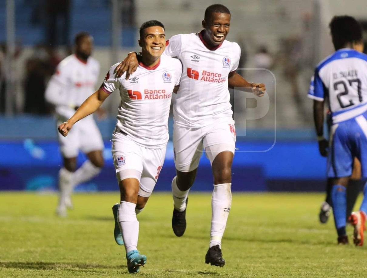 Olimpia venció 2-0 al Victoria con goles de Bryan Moya y Michaell Chirinos. 
