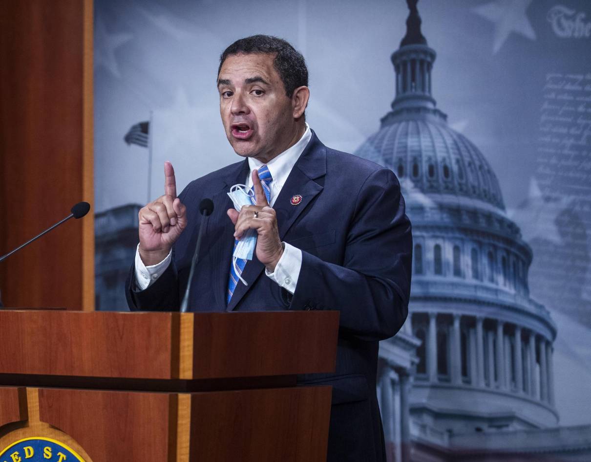 Trump indulta a congresista demócrata y a su esposa acusados de recibir sobornos