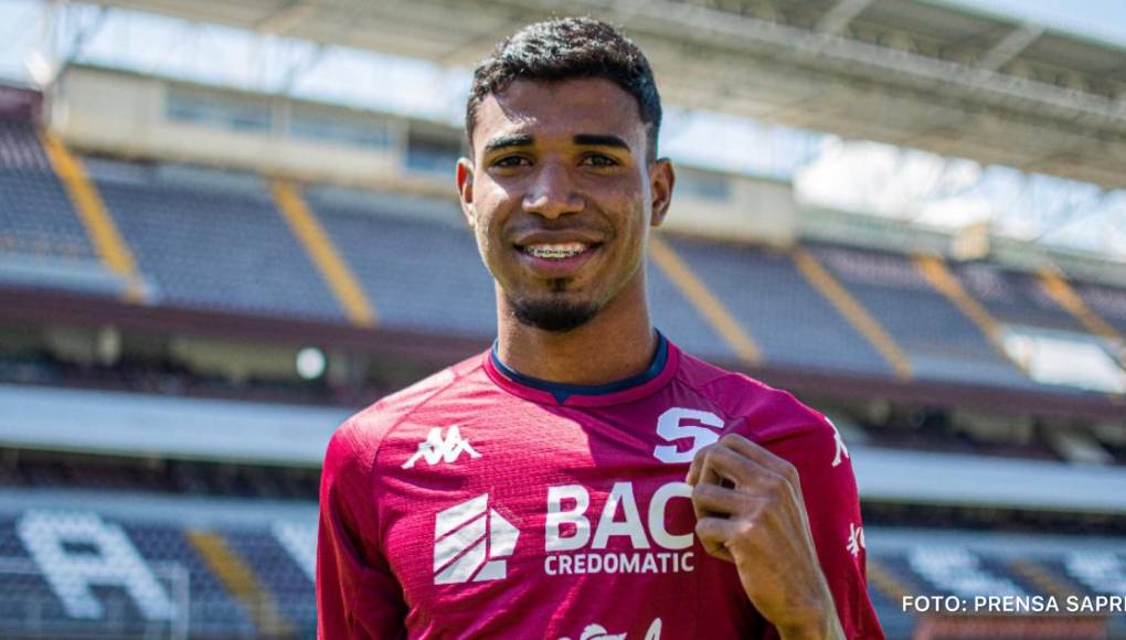 Gerald Taylor lateral derecho.