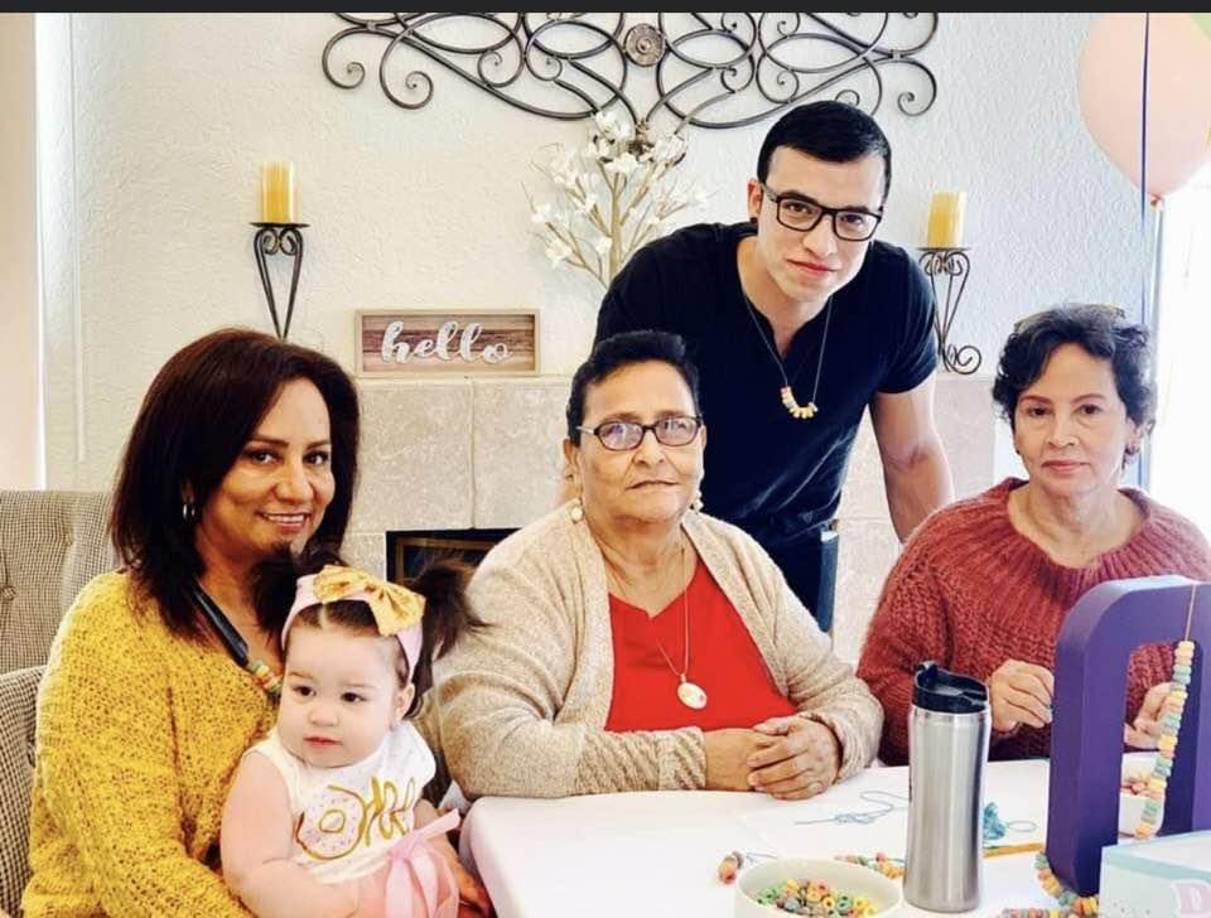 “Era muy familiar, muy amoroso, así lo voy a recordar; siempre haciéndome bromas”, dijo su tía Gloria Velásquez.