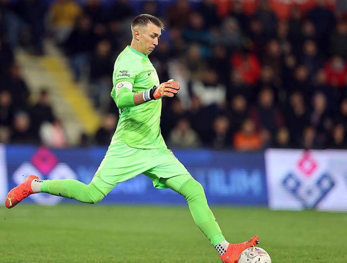 Denizbank, uno de los cinco mayores bancos turcos, con presencia en Turquía, Austria, Alemania, Rusia y Baréin, es desde 2018 propiedad del fondo de inversiones emiratí Emirates NBD.