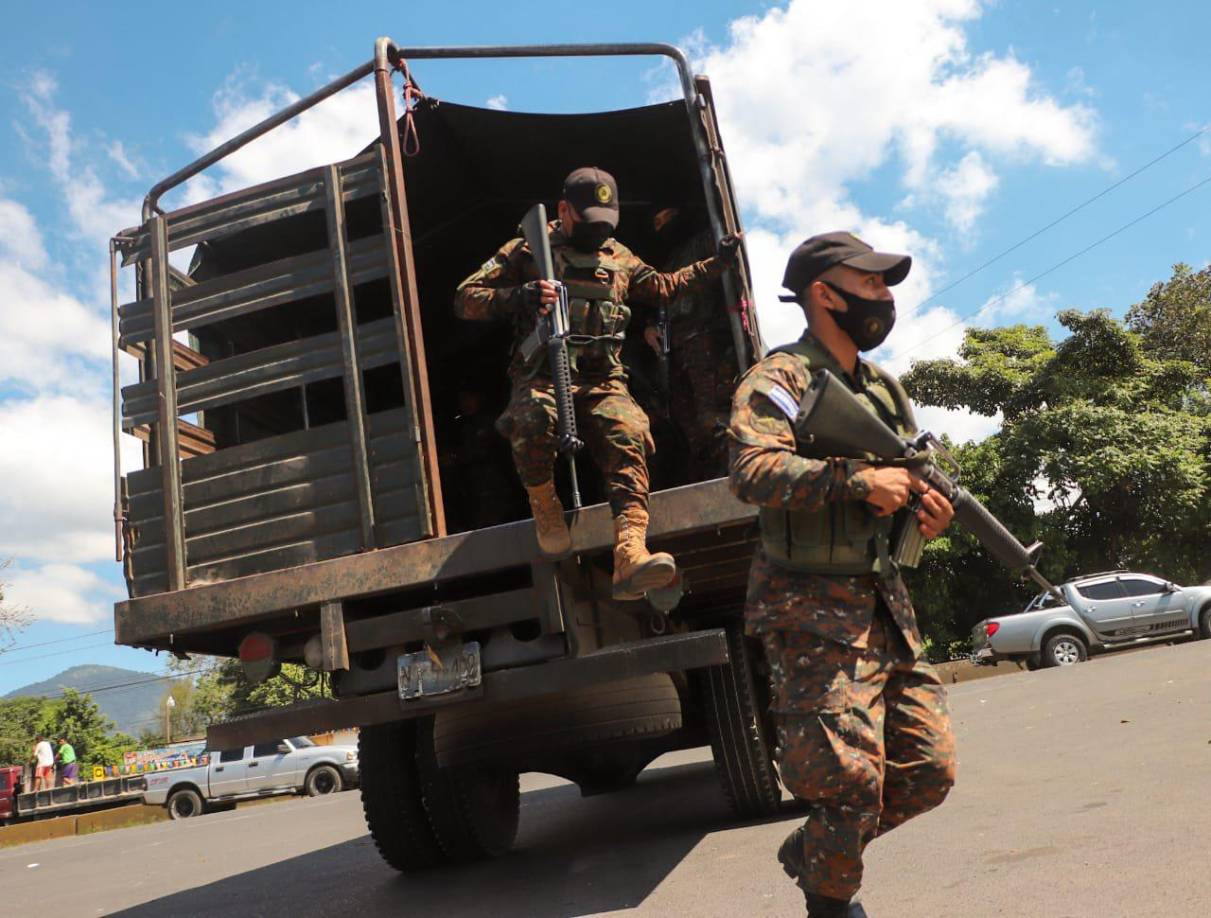 El país venía registrando cifras de unos 3 homicidios diarios durante 2021, pero desde el martes las muertes violentas han incrementado hasta llegar a 20 asesinatos este miércoles, lo que la fuente reconoció en un comunicado como una “escalada de violencia homicida”.