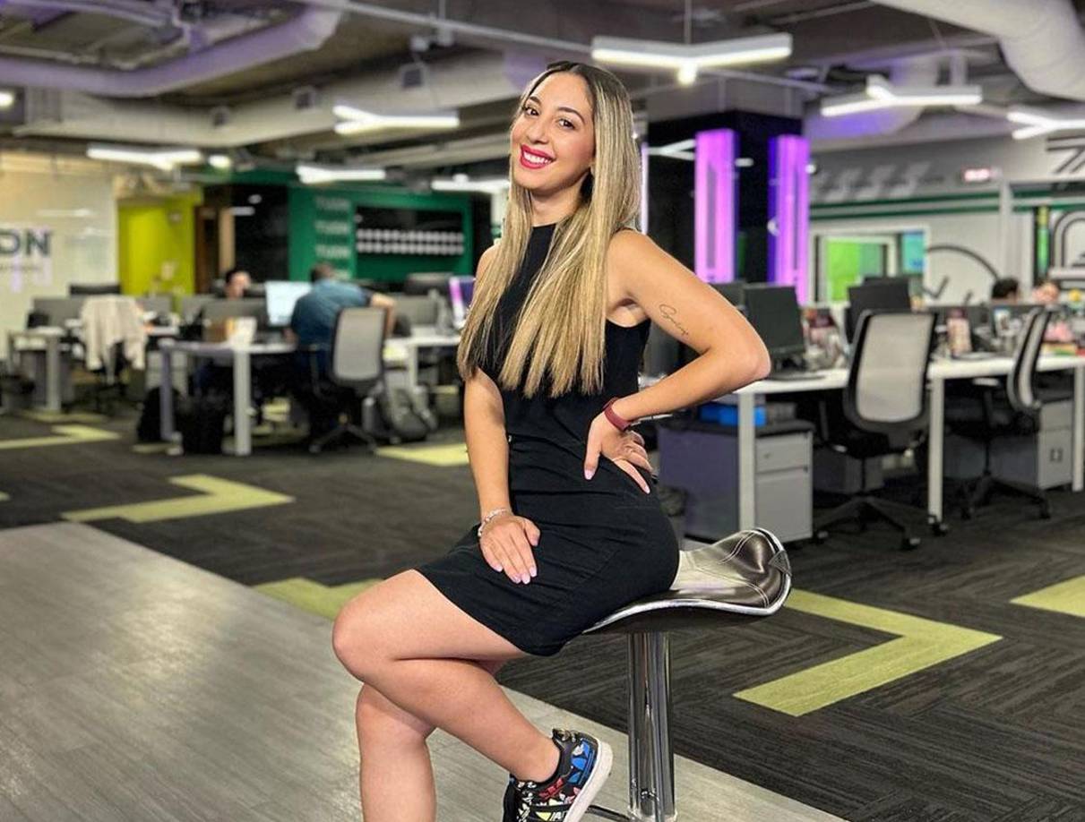 La hermosa chica se encuentra feliz de estar en Honduras para darle cobertura a todo lo que ocurra en el Honduras vs México.