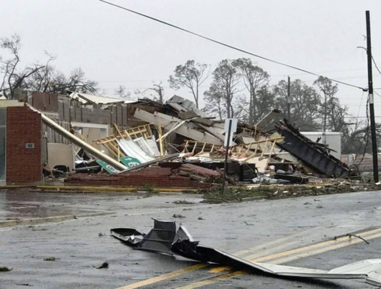 La comunidad de Mexico Beach, donde el ciclón impactó esta mañana, quedó devastada tras el paso de Michael. Foto: Twitter @StormVisuals.