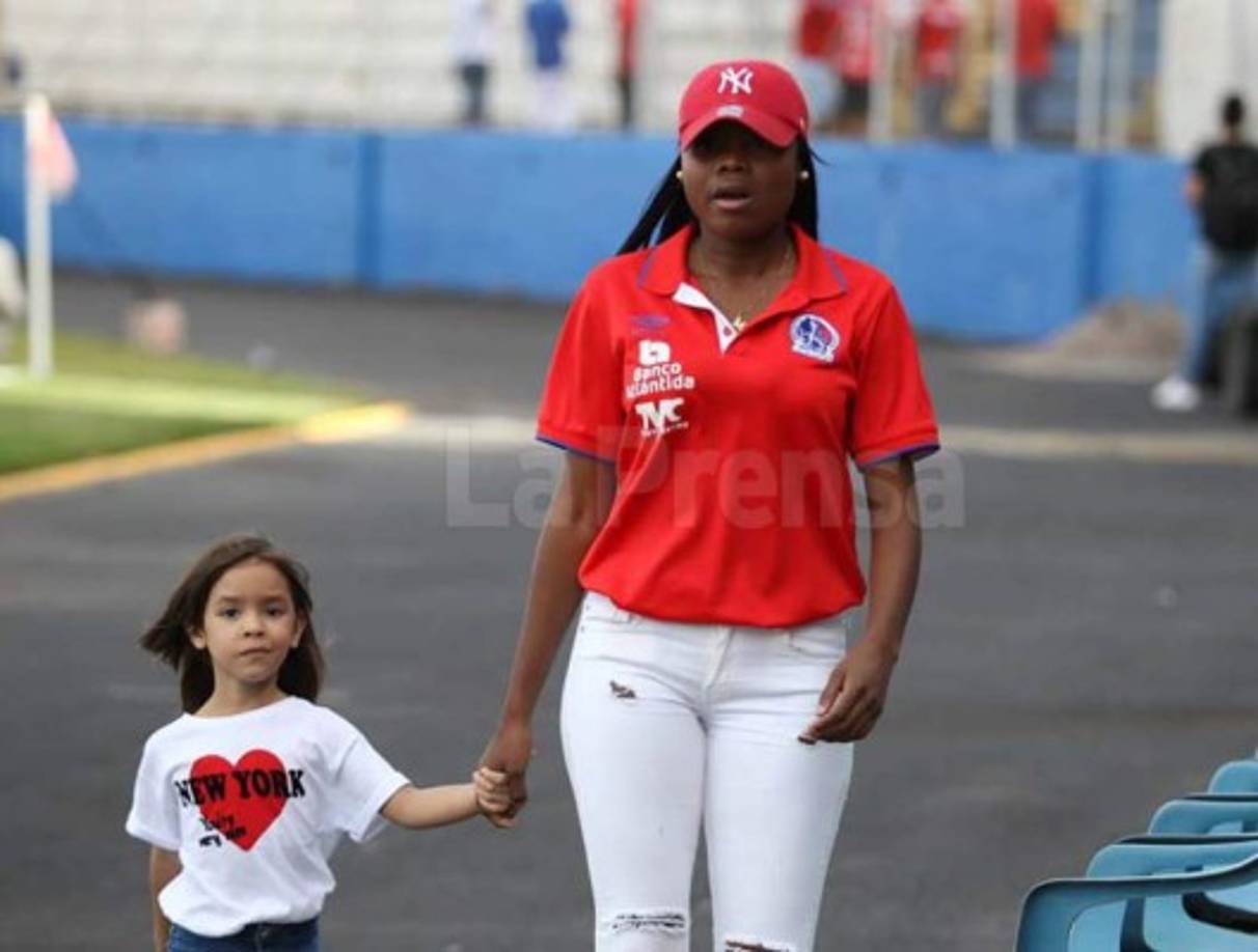 Otra de las bellas chicas que llegaron a ver al Olimpia.