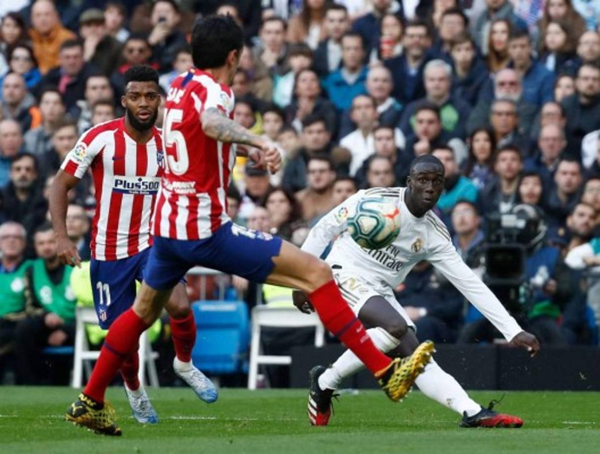 Momento del centro de Ferland Mendy para el gol de Karim Benzema.