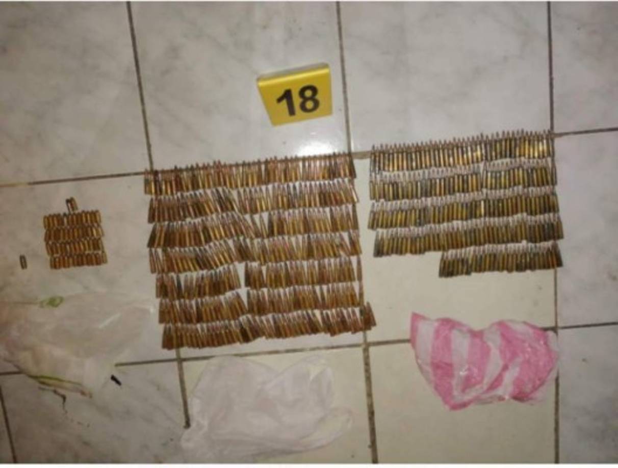 Unas 500 balas fueron encontradas en el lugar también. Se supone que de este tipo fueron usadas en la masacre.