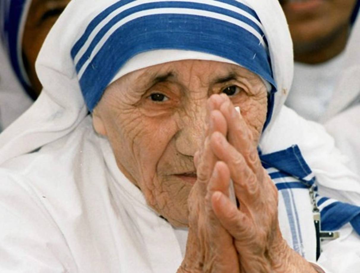 La Madre Teresa será proclamada santa el domingo, justo cuando se cumplen 19 años de su muerte. Será la primera Premio Nobel canonizada.