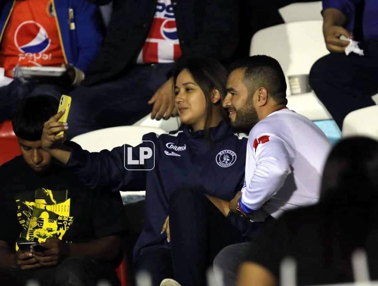 Una selfie para recordar la visita al coloso capitalino durante el Clásico.