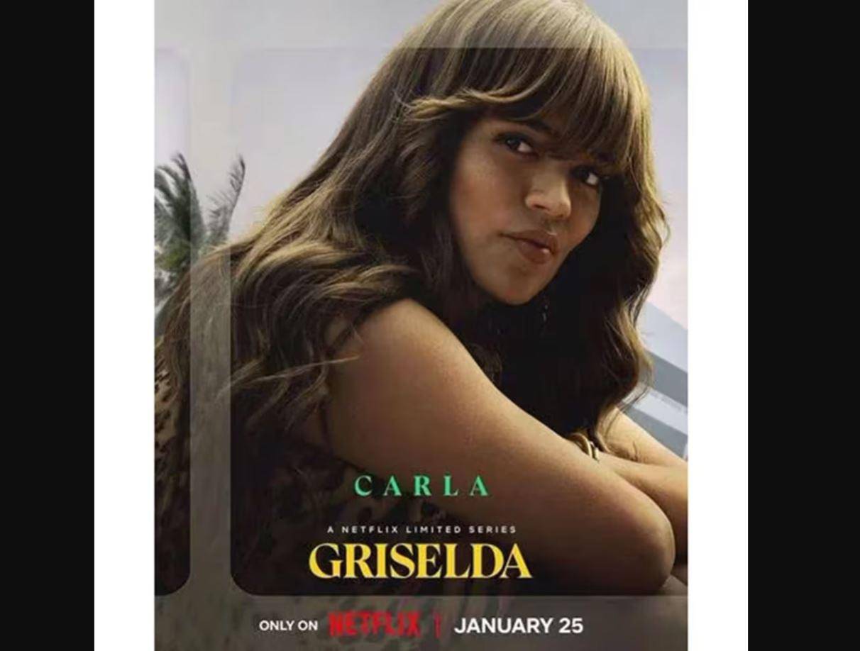 Karol G (Carla). La icónica cantante colombiana da vida a Carla en esta producción de su colega y compatriota Sofía Vergara. Se trata de su incursión en el mundo de la actuación. 