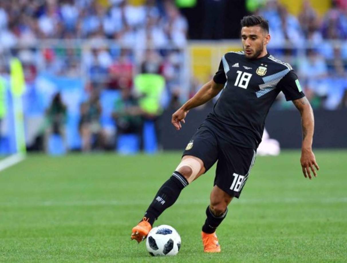 Eduardo Salvio: El delantero que fue puesto como lateral ante Islandia, seguirá en el 11 titular pero medios señalan que lo hará como mediocampista por el costado derecho.