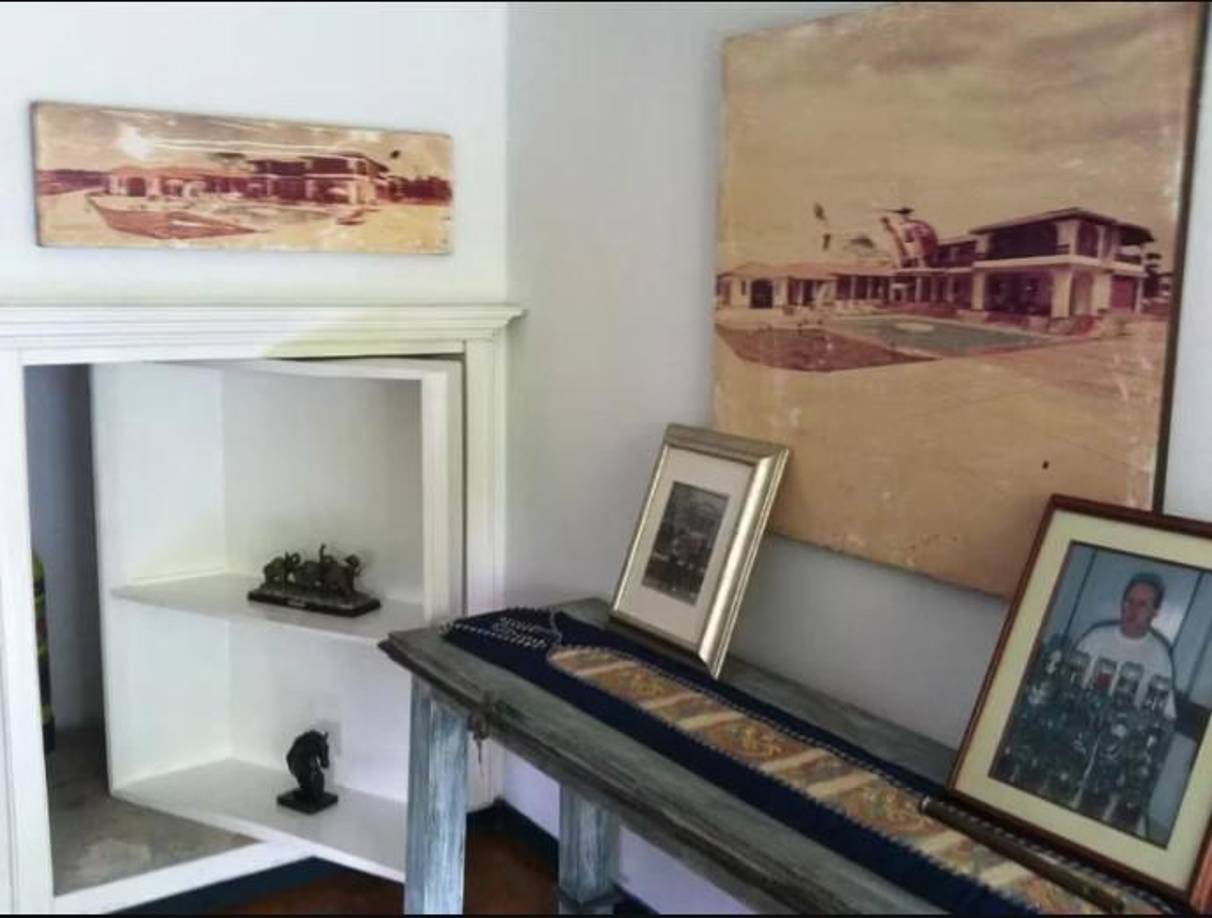 El hermano de Escobar promocionaba este sitio en TripAdvisor con el siguiente texto: “Aquí encontrarás gran parte de la historia del mítico Pablo Escobar, conocerás, entre otros, la moto de James Bond, de la película La espía que me am<i>ó,</i> sus carros... gran cantidad de fotografías. Siempre serás atendido por un miembro de la familia”.