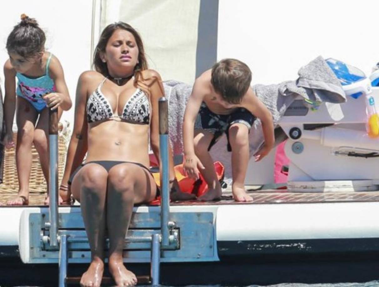 Argentina's forward Lionel Messi reacts at the end of the Russia 2018 World Cup Group D football match between Argentina and Iceland at the Spartak Stadium in Moscow on June 16, 2018. / AFP PHOTO / Juan Mabromata / RESTRICTED TO EDITORIAL USE - NO MOBILE PUSH ALERTS/DOWNLOADS