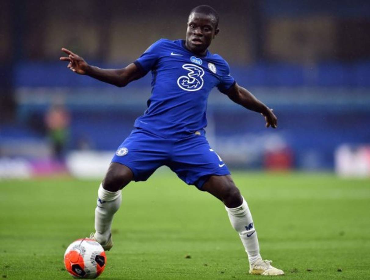 De acuerdo con las informaciones de Calciomercato, N'Golo Kanté podría abandonar el Chelsea este verano y su destindo puede ser el Inter de Milán. Antonio Conte estaría interesado en tener al mediocentro francés en su equipo, y para la citada página web, el club londinense estaría dispuesto a aceptar una oferta 'por el precio adecuado'.
