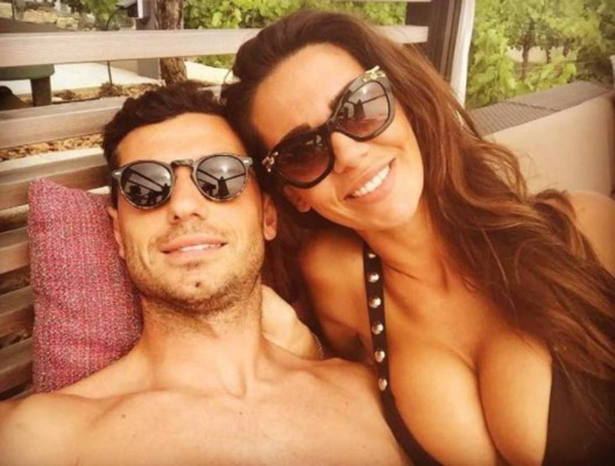 Mexico City, MEXICO: Miss Japan, Riyo Mori (R) reacts as Miss Brazil, Natalia Guimaraes, looks on during the finals of the Miss Universe 2007 pageant in Mexico City, 28 May 2007. Mori, 20, was crowned Miss Universe 2007 at the global beauty contest, defeating 77 other candidates from around the world. AFP PHOTO/Luis ACOSTA (Photo credit should read LUIS ACOSTA/AFP/Getty Images)