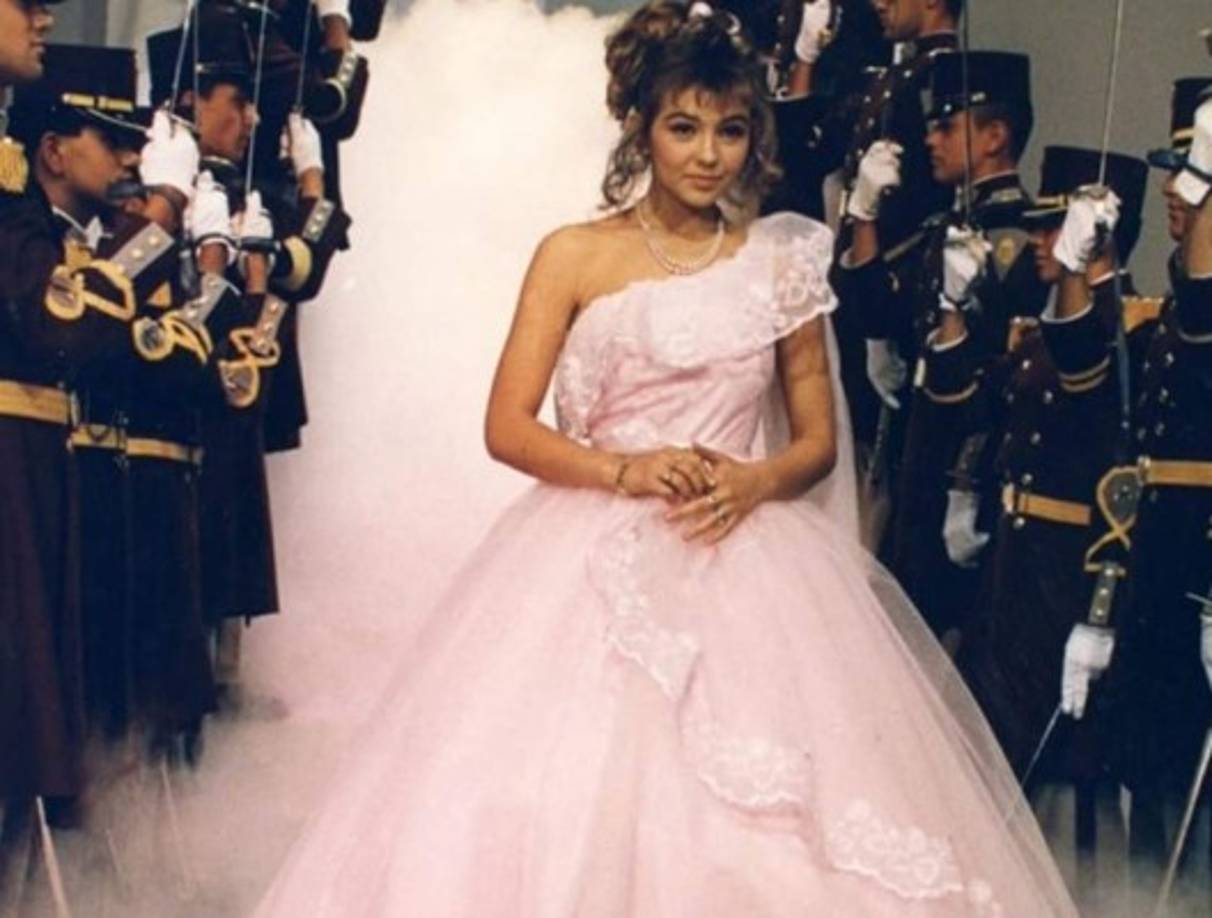 “Igualito a #Thalia en la Telenovela #Quinceañera 🎵🎶🎤Ahora despierta la mujer que en ti dormía y poco a poco se muere la niña. 😂😂😂”, escribió uno de sus seguidores.