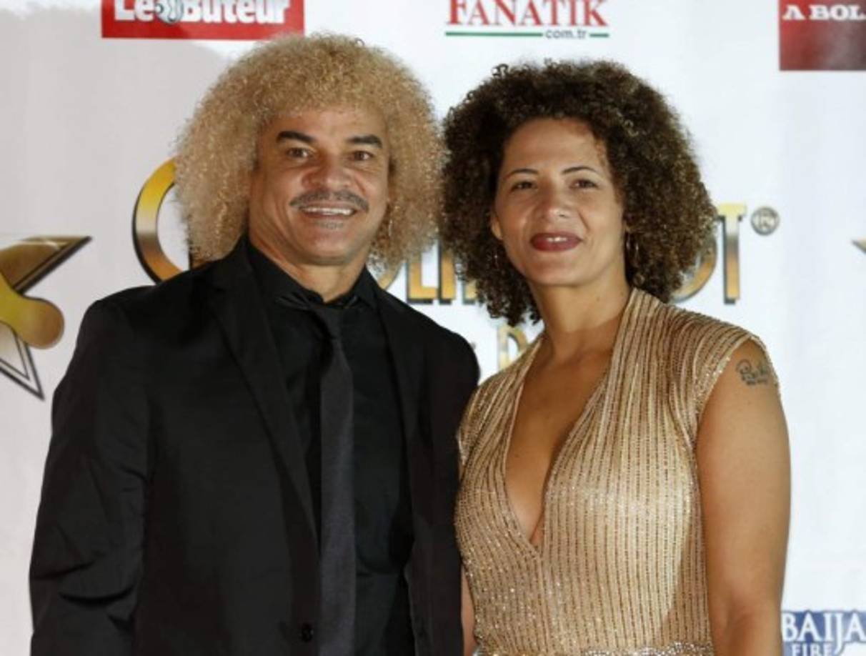 El reconocido exjugador El Pibe Valderrama y su esposa Elvira Redondo.