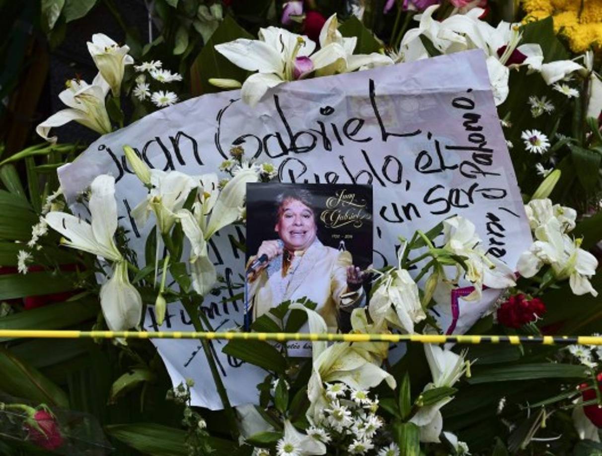 El público de Ciudad Juárez, donde creció el intérprete de 'Querida' y 'Abrázame Muy Fuerte', desea que sus restos sean trasladados a esa ciudad fronteriza.<br/>