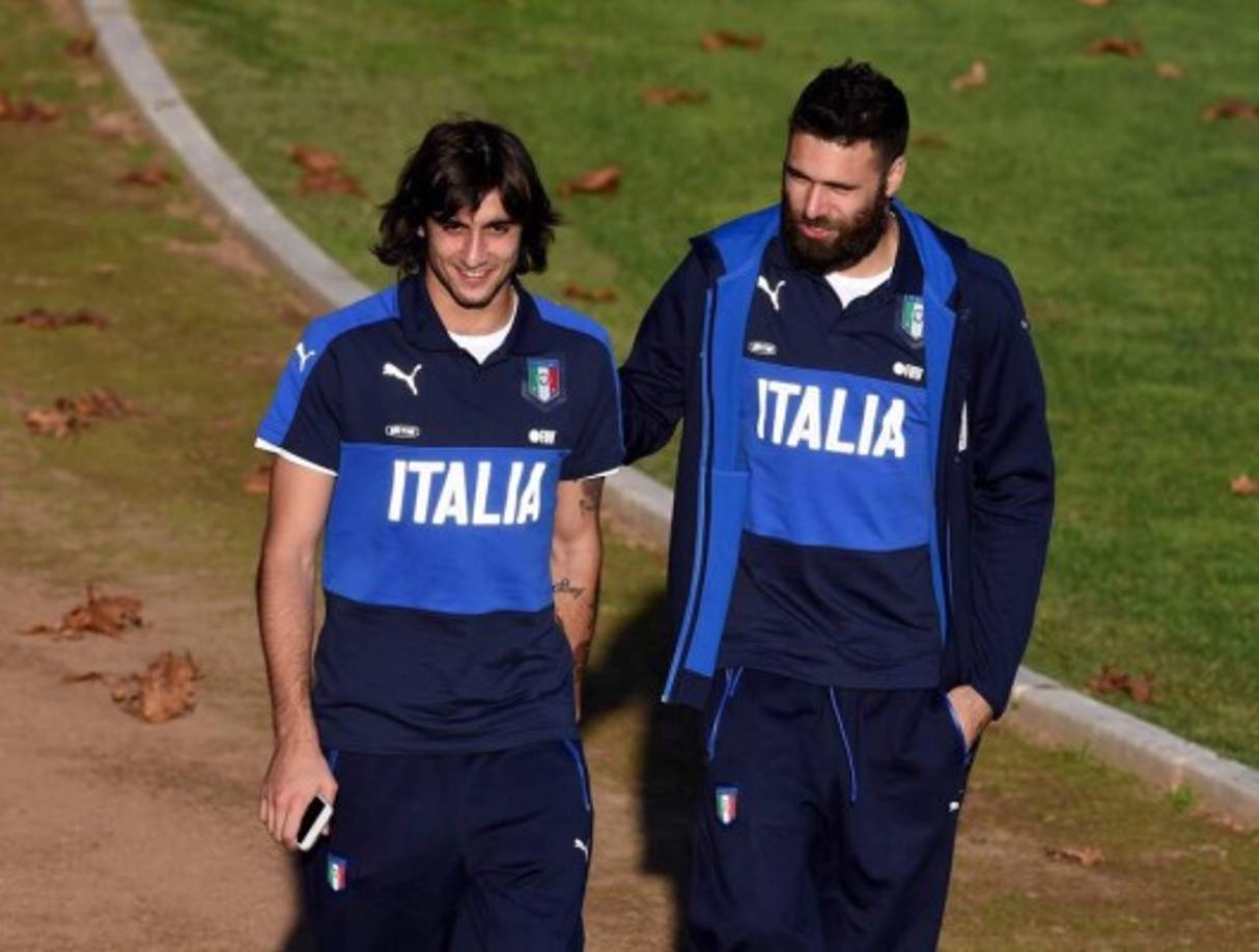 Según fuentes de TWM y Daily Telegraph, Antonio Conte estaría detrás de 2 porteros si los rumores de la salida de Courtois finalmente se confirmase, uno sería Mattia Perin y el otro Salvatore Sirigu.