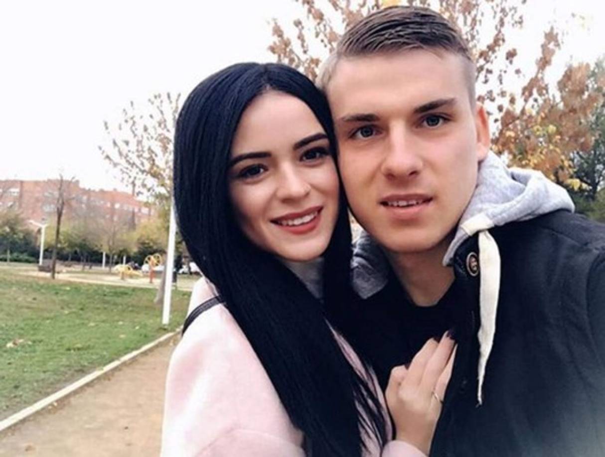 Anastasia Tamazova es la esposa del portero Lunin. Tenían varios años de ser pareja por lo que han decidido casarse, pero con estilos que ha sorprendido a sus seguidores.