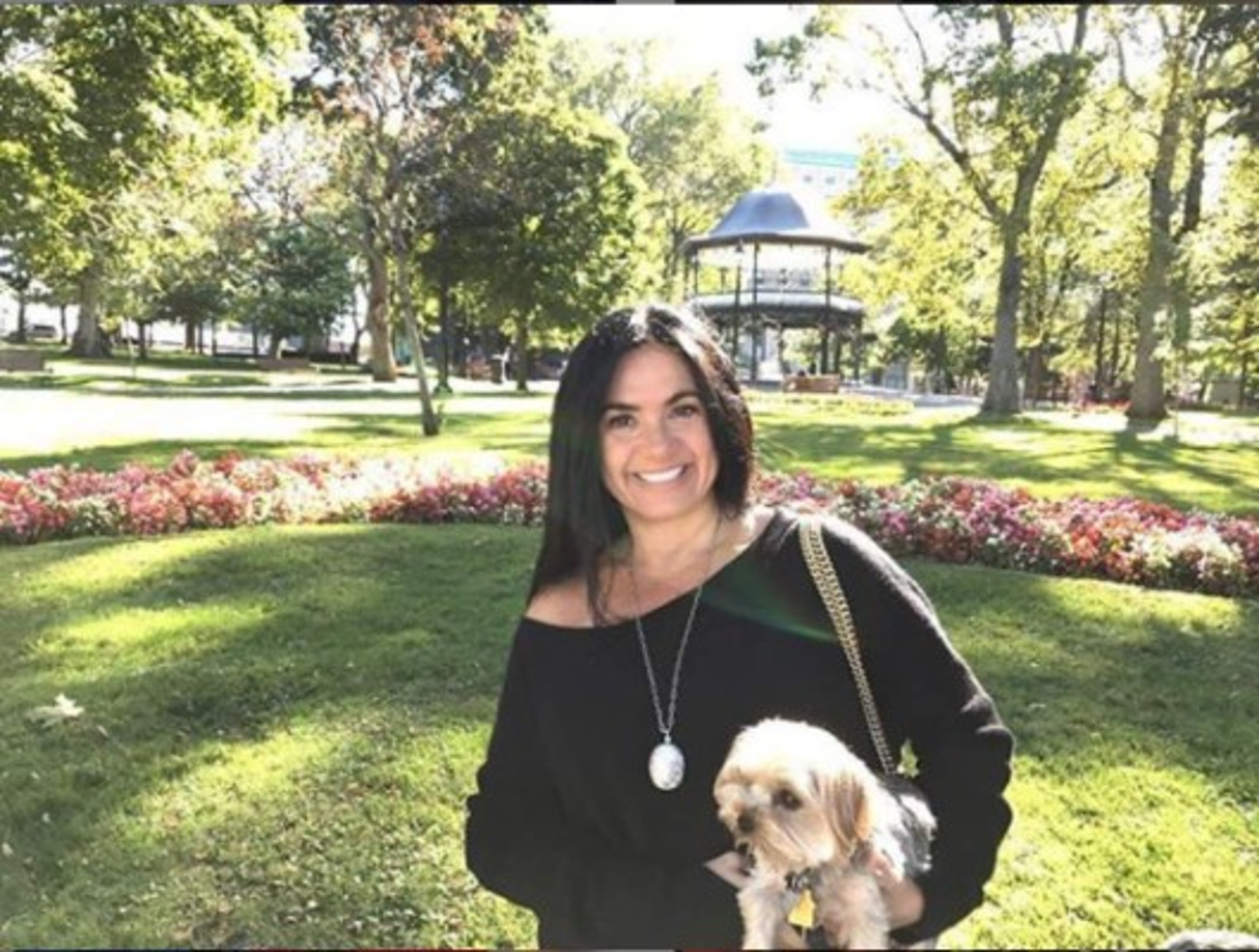 Es una amante a los animales, tiene dos perritos, uno se llama 'Frijol' y el otro 'Chicharito'.