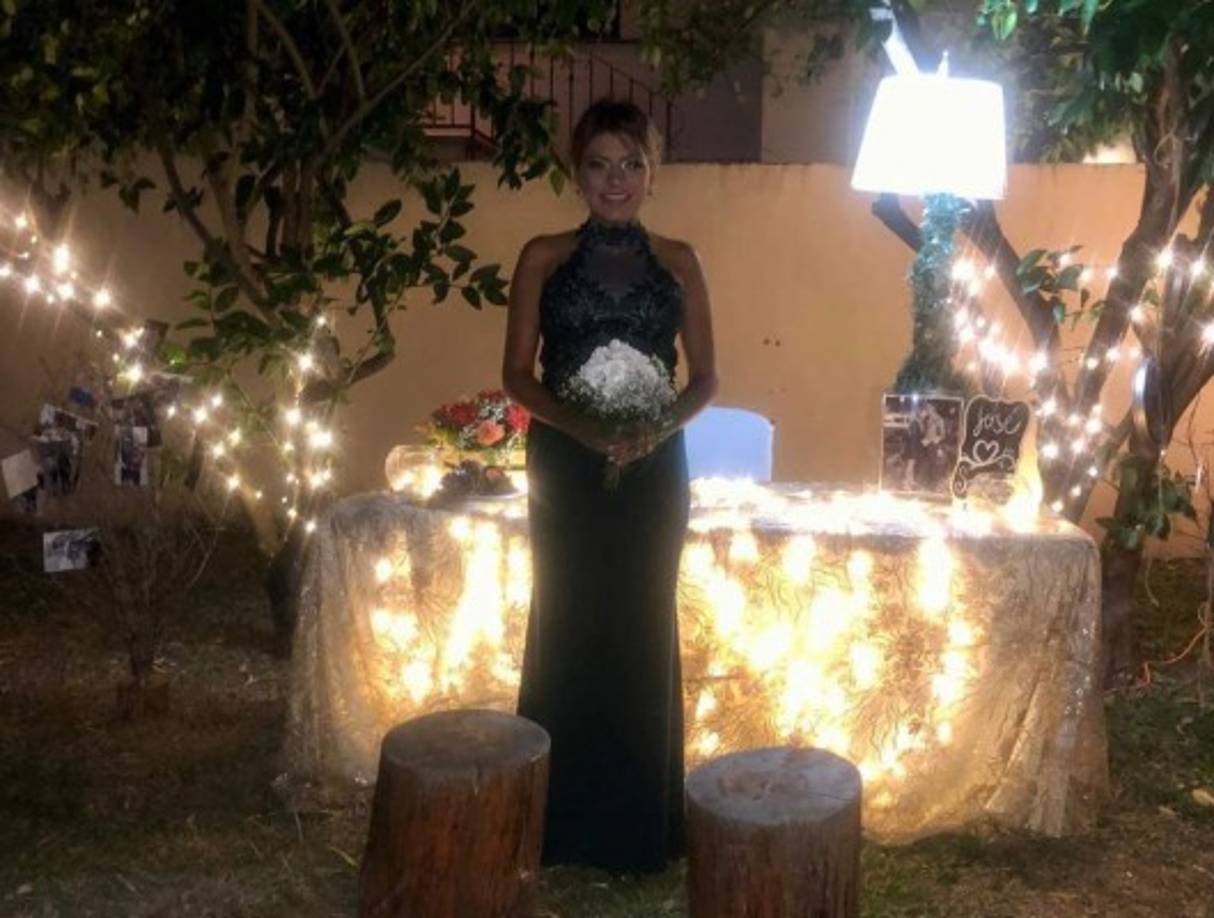 A un mes de anunciar su compromiso con José Coello la periodista hondureña celebró su boda civil en una ceremonia privada rodeada de su familia y amigos.<br/>