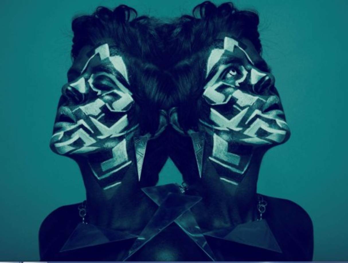 Echeverrí ya acumula premios en los principales bienales de Europa, su último logro fue figurar durante tres meses en la reconocida revista Vogue Reino Unido.